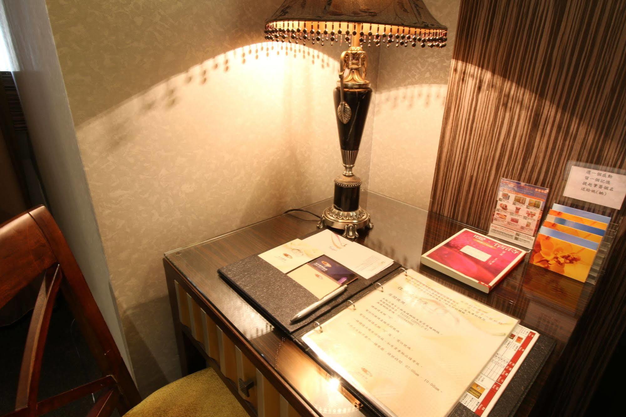 Taipei Lotty Hotel Bagian luar foto