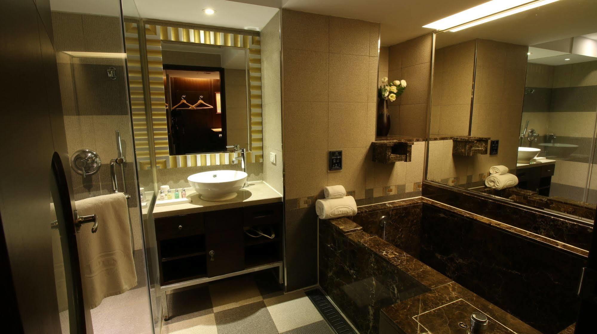Taipei Lotty Hotel Bagian luar foto